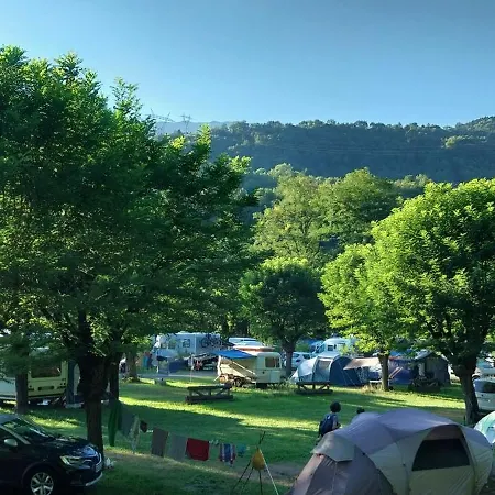 キャンプ場 Onlycamp Les Adoubes - アルベールヴィル