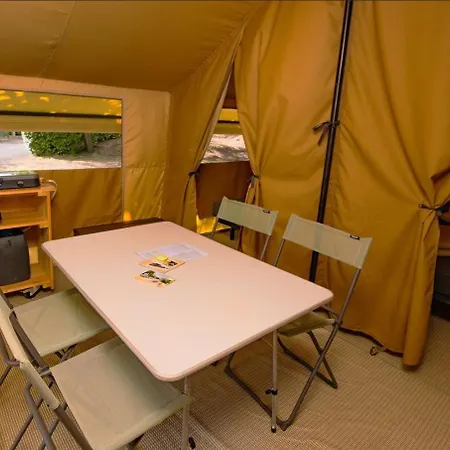 Onlycamp Les Adoubes - *